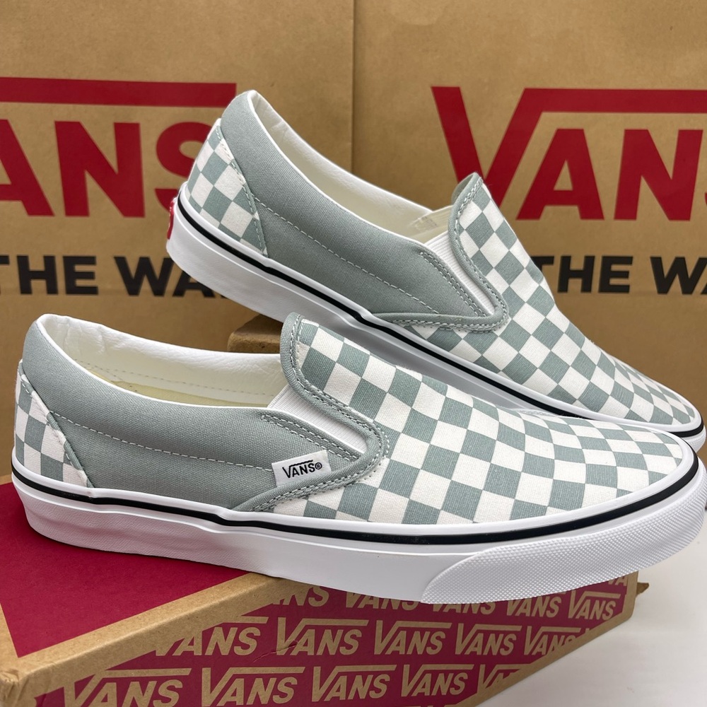 Vans Men’ Classic Slip-On
Color Theory Checkerboar Pure Grey
VN000D5PEPO Sneaker - Picture 10 of 16